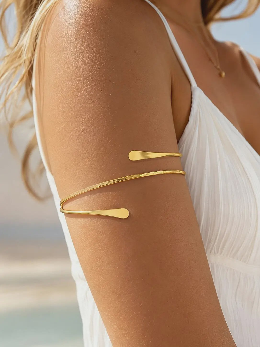 Minimalistische Goudkleurige Bovenarm Armband - Verstelbaar & Statement Juweel voor Dames
