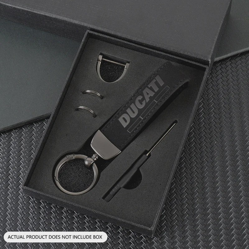 Luxe Suede Sleutelhangerhouder met Ducati Logo - Perfect Cadeau