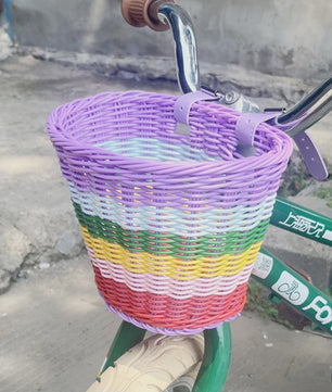 Regenboog Fietsmand Kinderen - Kleurrijk Rotan Stuurmandje