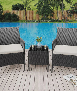 3-delige Buiten Terras Bistroset: PE Rotan Wicker Stoelen met Zachte Kussens & Glazen Salontafel - Compact Tuinmeubilair