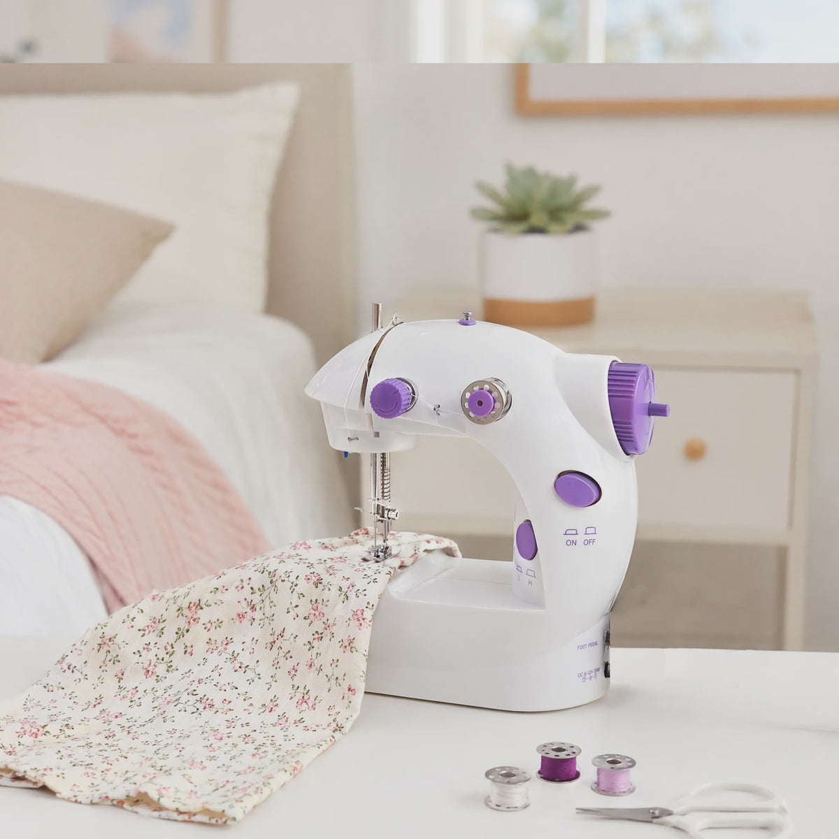 Draagbare Elektrische Naaimachine - 12 Steken, AC/Batterij, 32-delige Accessoireset - Ideaal voor Beginners & DIY