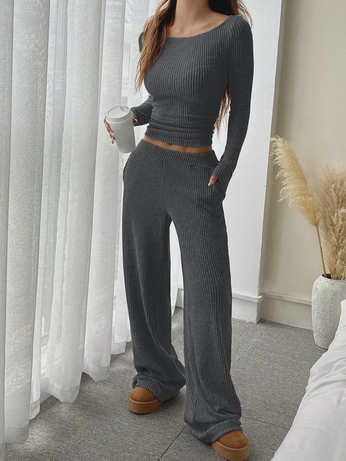 Dames Ribgebreide Set: Losvallende Top met Wijde Broek