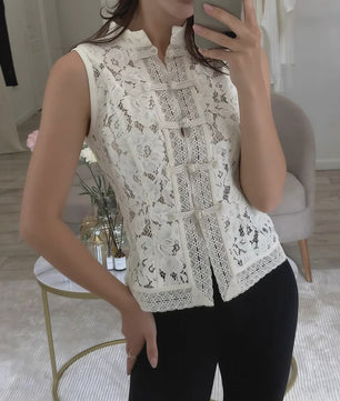 Vintage Kant Blouse met Pofmouwen en Elegante Knoopsluiting - Zomer Top