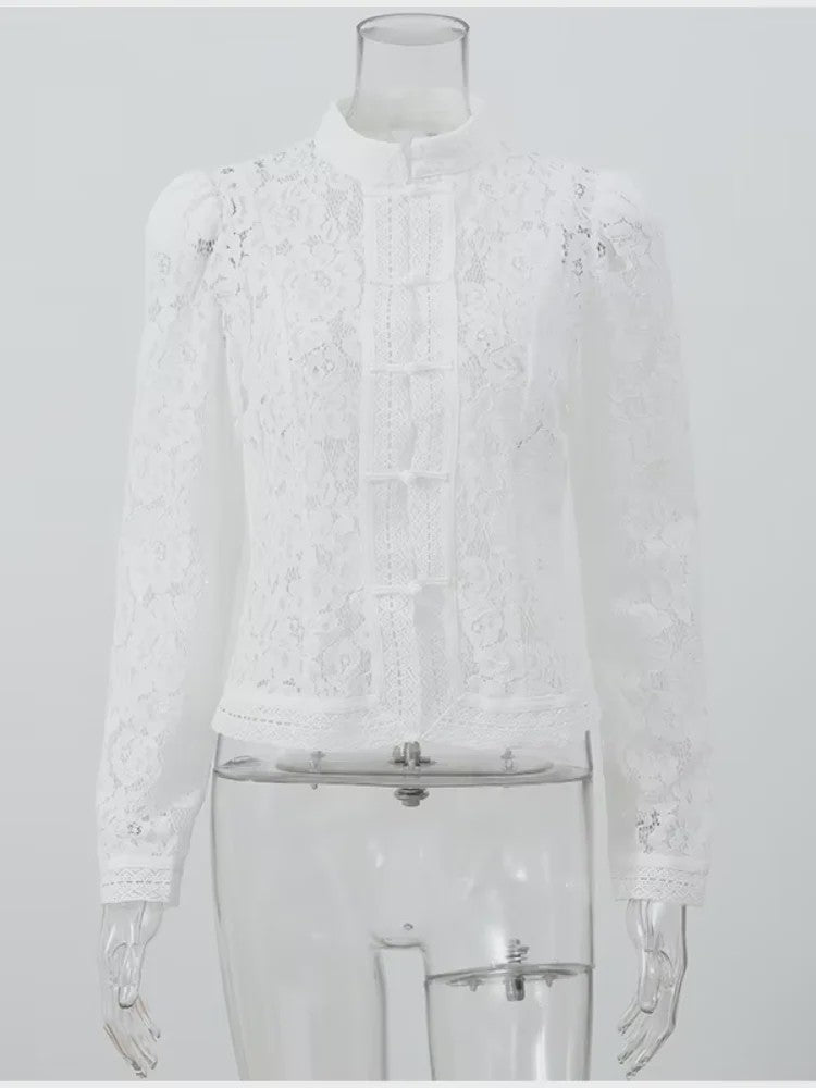 Elegante Witte Kant Blouse met Lange Mouwen en Uitgesneden Details - Dames