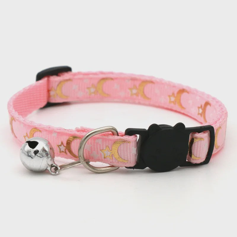 Verstelbare Kattenhalsband met Bel en Sterren/Maan Print - Veilig & Stijlvol