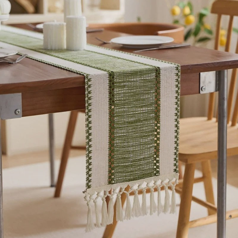 Groene Boho Tafel Runner met Franjes - Handgeweven - Rustiek Lente Decoratie