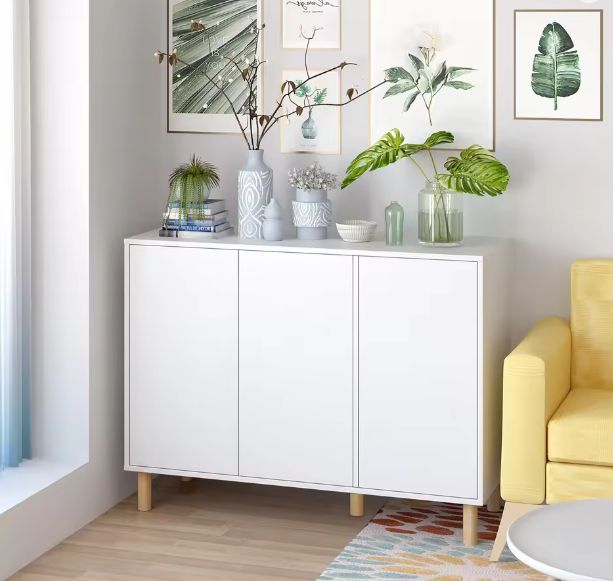 Wit Houten Keukendressoir met 3 Deuren & Houten Poten – 107 cm