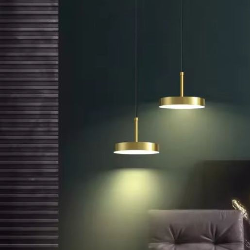 Nordic Moderne LED Hanglamp – Minimalistisch Design met Gouden Lampenkap