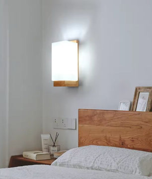 Moderne Houten Wandlamp – Minimalistisch Design met Glazen Kap, E27