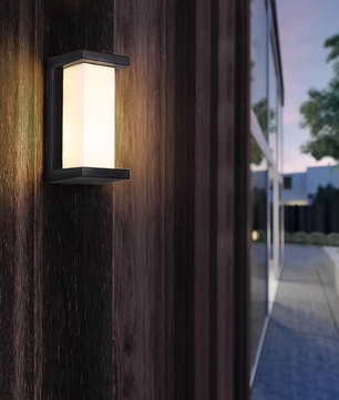 UniLights Buitenlamp met Bewegingssensor – Slimme en Weerbestendige LED Verlichting