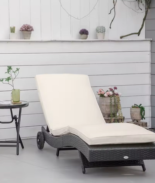 S-Vormige Verstelbare Rotan Ligstoel met Wielen – Luxe Comfort voor Buiten