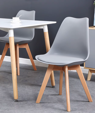 Set van 6 Scandinavische Eetkamerstoelen – PU-Lederen Zitting & Beukenhouten Poten