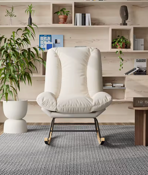 Japandi Luxe Fauteuil – Gestoffeerde Schommelstoel met Houten Basis – Licht beige