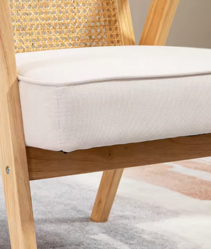 Beige Rotan Fauteuil – Natuurlijke Loungezetel met Linnen Bekleding & Houten Frame