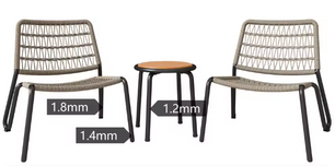 Buitenstoelen & Houten Tafel – Handgevlochten en Duurzaam