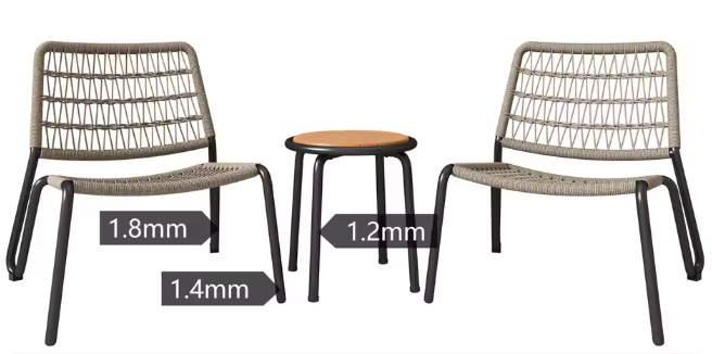 Buitenstoelen & Houten Tafel – Handgevlochten en Duurzaam