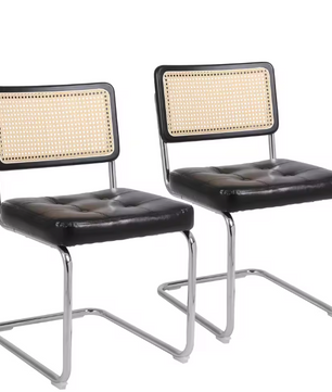 Set van 2 Zwarte Eetkamerstoelen – Gestoffeerde Zitting & Rotan Rugleuning, Metalen Frame en Ergonomisch Design