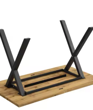 Moderne Eettafel met Kruispoten – Eiken Look & Zwart Metaal