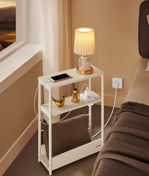 Smal Nachtkastje met USB Laadstation – 3 Planken & Tijdschrifthouder