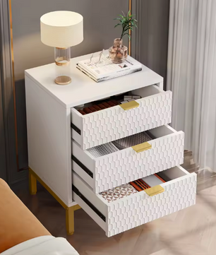 Modern Nachtkastje met 3 Lades – Wit & Goud, 65,5 cm Hoog