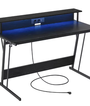 Bureau met LED-verlichting, stopcontacten en monitorstandaard