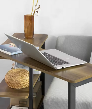 L-Vormige Bijzettafel met Wielen – 2 Planken & Verstelbaar