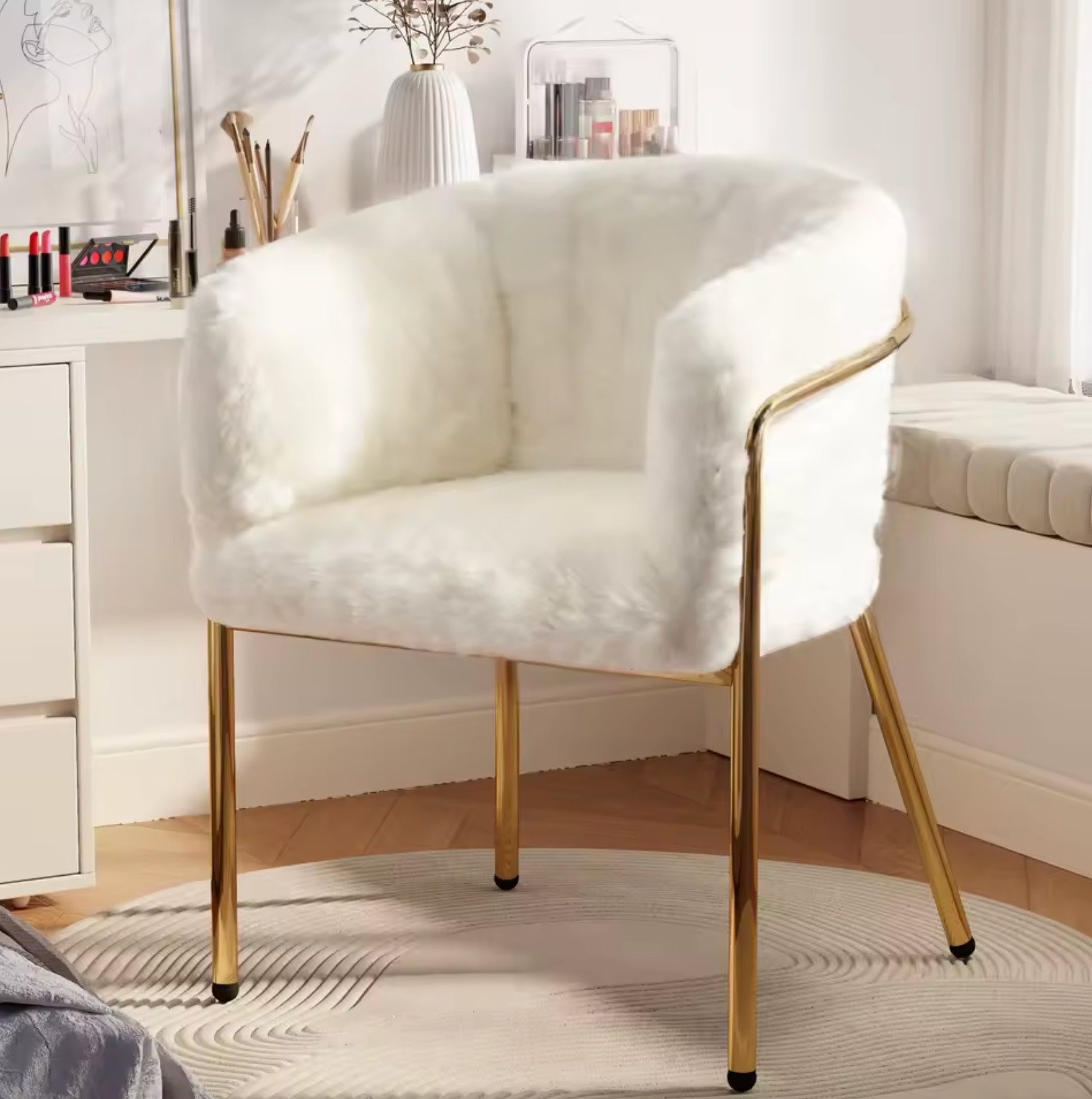 Luxe Fauteuil van Imitatiebont Konijn – Gouden Metalen Poten – Beige