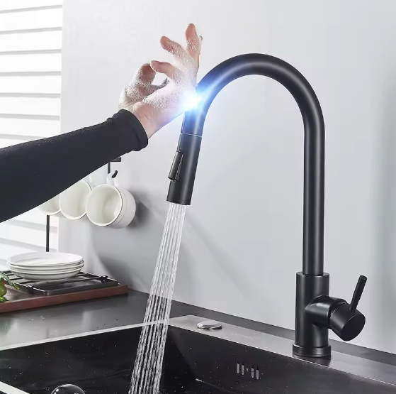 Zwarte Uittrekbare Keukenkraan met Aanraaksensor – Modern & Functioneel