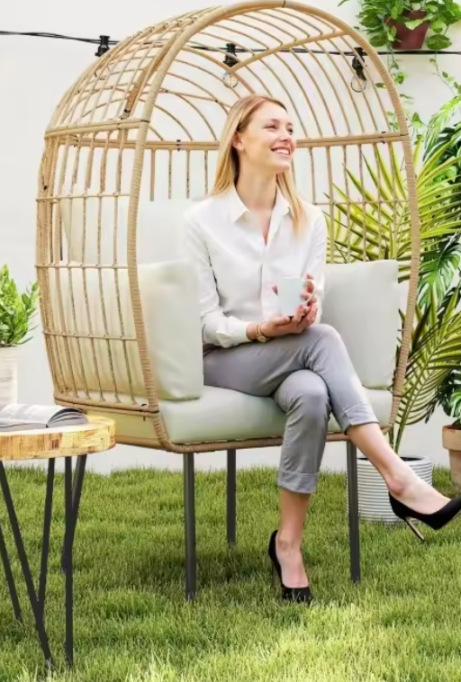 Eivormige Rotan Loungefauteuil – Extra Groot & Weerbestendig, met Dikke Kussens