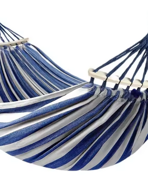 Dubbele Canvas Hangmat met Gebogen Houten Palen – Anti-Rol Buitenschommelbed voor Twee Personen