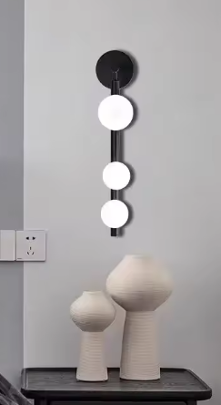 Wandlamp met Glazen Bol – Modern Wit & Goud/Zwart, LED Geschikt