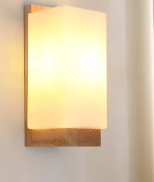 Moderne Houten Wandlamp – Minimalistisch Design met Glazen Kap, E27