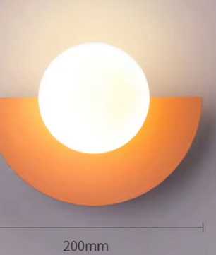 Nordic LED Wandlamp – Smeedijzer & Kleurrijke Kunststof Bal