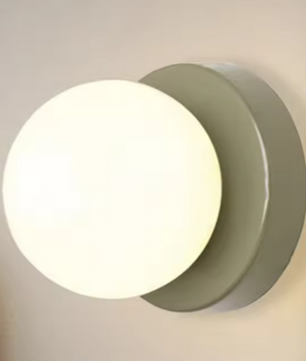 Nordic LED Wandlamp – Minimalistisch Design met Glazen Orb