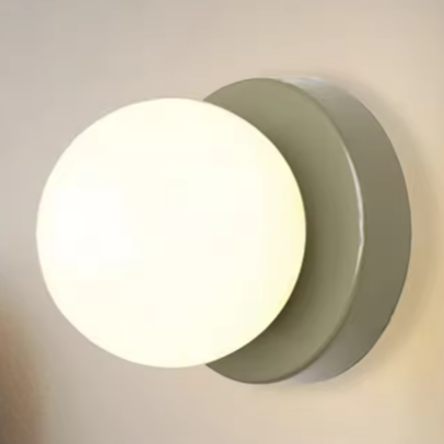 Nordic LED Wandlamp – Minimalistisch Design met Glazen Orb
