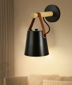 Scandinavische LED Wandlamp – Houten Design met Lederen Riem