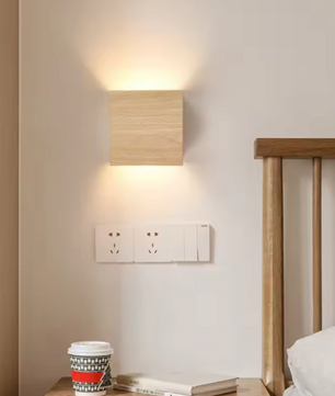 Nordic Houten LED Wandlamp – Minimalistische Vierkante Sfeerverlichting