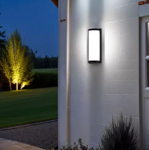 LED Buitenwandlamp met Bewegingssensor – 18W, 5000K Daglicht, IP65 Waterdicht, Aluminium Behuizing