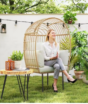 Eivormige Rotan Loungefauteuil – Extra Groot & Weerbestendig, met Dikke Kussens