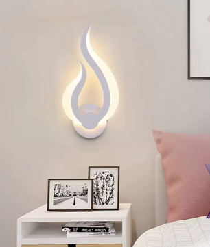 Moderne LED Wandlamp – 10W, 3000K Warm Wit, Vlamvormig Design