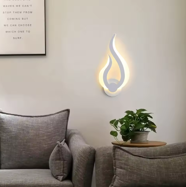 Moderne LED Wandlamp – 10W, 3000K Warm Wit, Vlamvormig Design