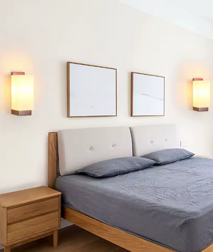 Vintage Houten Wandlamp – E27 Fitting met Glazen Kap