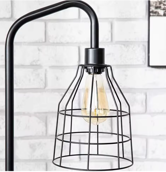 Industriële Vloerlamp – Zwarte Metalen Staande Lamp met Druppelkooikap