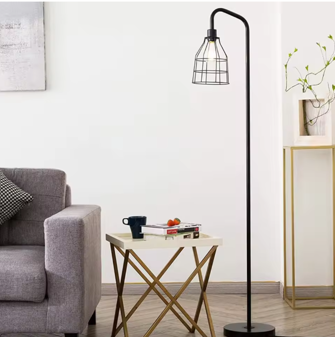 Industriële Vloerlamp – Zwarte Metalen Staande Lamp met Druppelkooikap