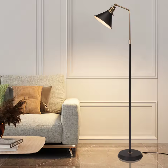 Industriële Vloerlamp – Zwart & Goud Vintage Staande Lamp met Draaibare Kop