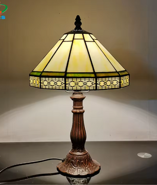 Tiffany Stijl Tafellamp – 22 cm Glas & Vintage Bronzen Basis