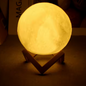 Maanlamp 8 cm – LED Nachtlamp met Standaard voor Slaapkamer & Decoratie