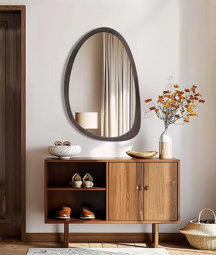 Moderne Asymmetrische Wandspiegel – Zwart Walnoothouten Frame, Stijlvol & Decoratief
