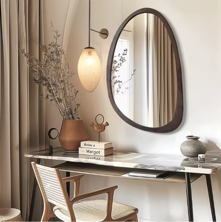 Moderne Asymmetrische Wandspiegel – Zwart Walnoothouten Frame, Stijlvol & Decoratief