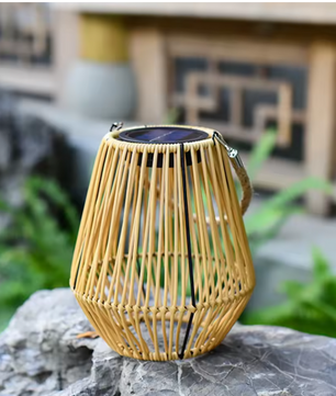 Rotan Solar Lantaarn – IP65 Waterdicht, Hangend of Staand voor Tuin & Terras